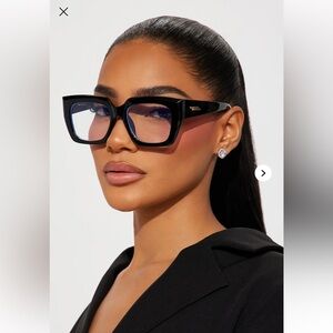 Chic Black Sunglasses